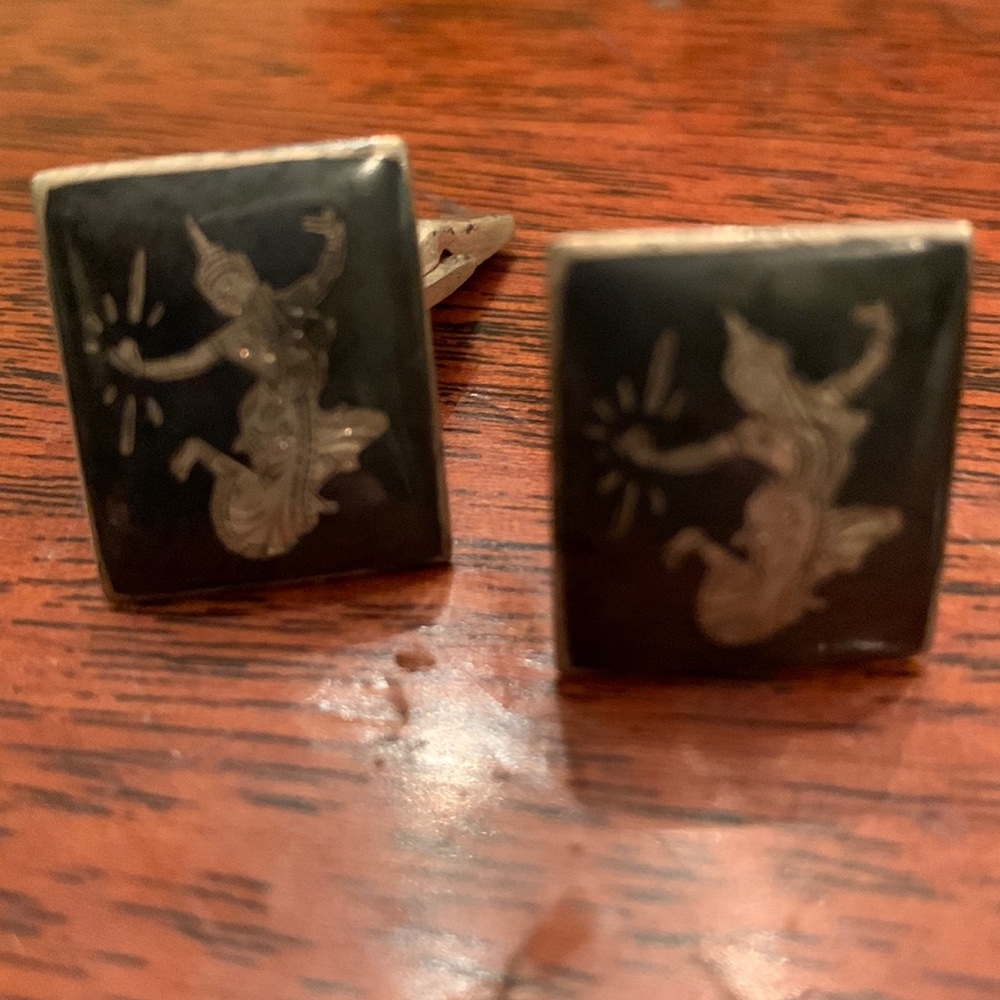 Men’s cuff links